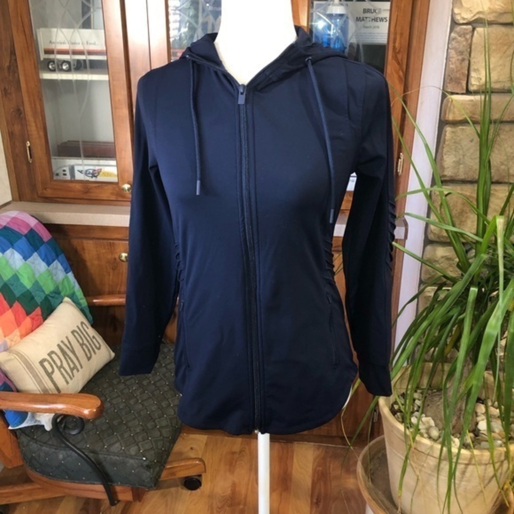 CHICOS SIZE 0 SIZE SMALL ZENERGY NAVY BLUE ZIP UP HOODIE RUNNING JACKET. EUC